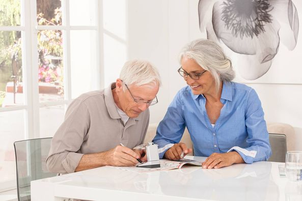 LowVision: Eine Herausforderung für die SehkraftEine beeinträchtigte Sehkraft kann ein grosses Hindernis im Alltag darstellen und Betroffene vor viele Herausforderungen stellen. Wir möchten Ihnen helfen, diese Hürde zu überwinden! Unsere Experten bieten verschiedene Lösungen an, um Ihnen das Leben leichter zu machen. Wir bieten Lupen, Lampen, Kantenfilter und andere Hilfsmittel, um Ihre Sehkraft zu verbessern und Ihnen wieder mehr Freiheit im Alltag zu geben.Zusätzlich haben Sie bei uns die Möglichkeit, die verschiedenen Sehhilfen bei Ihnen zuhause auszuprobieren, um sicherzustellen, dass die Lösung optimal zu Ihnen und Ihren Bedürfnissen passt. Wir von der Kohler Optik AG Oensingen sind für Sie da, um Ihnen zu helfen, Ihre Sehkraft zu verbessern und den Alltag wieder besser meistern zu können!<br><br>#LowVision #beeinträchtigteSehkraft #Hilfsmittel #Lupen #Lampen #Kantenfilter #Sehhilfen #optimaleLösung #Lebensqualität #KohlerOptikAgOensingen #Oensingen