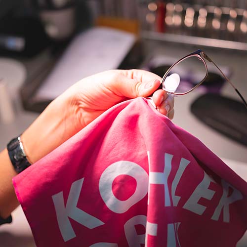 Entdecken Sie Ihre perfekte Brille oder Kontaktlinse bei Kohler Optik AG im Zentrum von Oensingen. Wir bieten eine breite Auswahl und individuelle Beratung für Brillen, Sportbrillen und Kontaktlinsen sowie einen exzellenten Service. <br><br>#kohleroptikoensingen  #brillen  #kontaktlinsen  #sportbrillen  #augengesundheit  #oensingen  #individuelleberatung  #breiteauswahl  #exzellenterservice  #kinderbrillen  #speziellekontaktlinsen