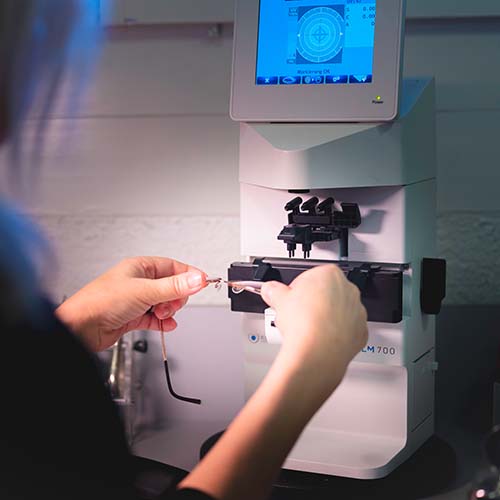 Bei Kohler Optik AG Oensingen stehen Sie als Kunde im Fokus. Wir bieten eine breite Palette an Dienstleistungen, um sicherzustellen, dass Sie die bestmögliche Sehhilfe erhalten und Ihre Augen optimal geschützt sind.Unsere Dienstleistungen umfassen:- Sehstärkenbestimmung inklusive Augendruckmessung: Eine umfangreiche und sorgfältige Sehstärkenbestimmung ist die Grundlage für ein optimales Ergebnis. Wir freuen uns darauf, mit Ihnen einen Termin zu vereinbaren, um Ihre Sehstärke zu messen und Ihnen die bestmögliche Sehhilfe zu bieten.- Service: Wir justieren und reinigen Ihre Brille kostenlos, und zwar auch für Brillen anderer Marken. Wir möchten sicherstellen, dass Ihre Brille perfekt sitzt und Sie klare Sicht haben.- Atelier: In unserem eigenen Atelier stellen wir Brillen in einer grossen Auswahl an Designs und Materialien her, um sicherzustellen, dass Ihre Brille perfekt zu Ihrem individuellen Stil und Bedürfnissen passt. Lassen Sie sich von unserem erfahrenen Team beraten und finden Sie die perfekte Brille für sich.- Obligatorischer Sehtest für die Motorfahrzeugkontrolle: Wir bieten den obligatorischen Sehtest für die Motorfahrzeugkontrolle an. Bitte bringen Sie das ausgefüllte Formular und Ihren Ausweis mit. Der Test dauert etwa 10 Minuten und kostet CHF 15.00 ohne Voranmeldung.- Zubehör: Wir führen eine breite Auswahl an Zubehör für Ihre Brille oder Kontaktlinsen, von Linsenwasser über Brillenbänder bis hin zu Mikrofasertüchern. Holen Sie sich Ihr Zubehör direkt bei uns im Laden und sorgen Sie so für eine langanhaltende Qualität Ihrer Sehhilfen.<br><br>#KohlerOptikAgOensingen #Kundenfokus #Sehhilfe #Augenschutz #Sehstärkenbestimmung #Augendruckmessung #Service #Brillenreinigung #Brillenanpassung #Brillenatelier #individuellerStil #Motorfahrzeugkontrolle #Sehtest #Brillenzubehör #Qualität #Langlebigkeit #Oensingen